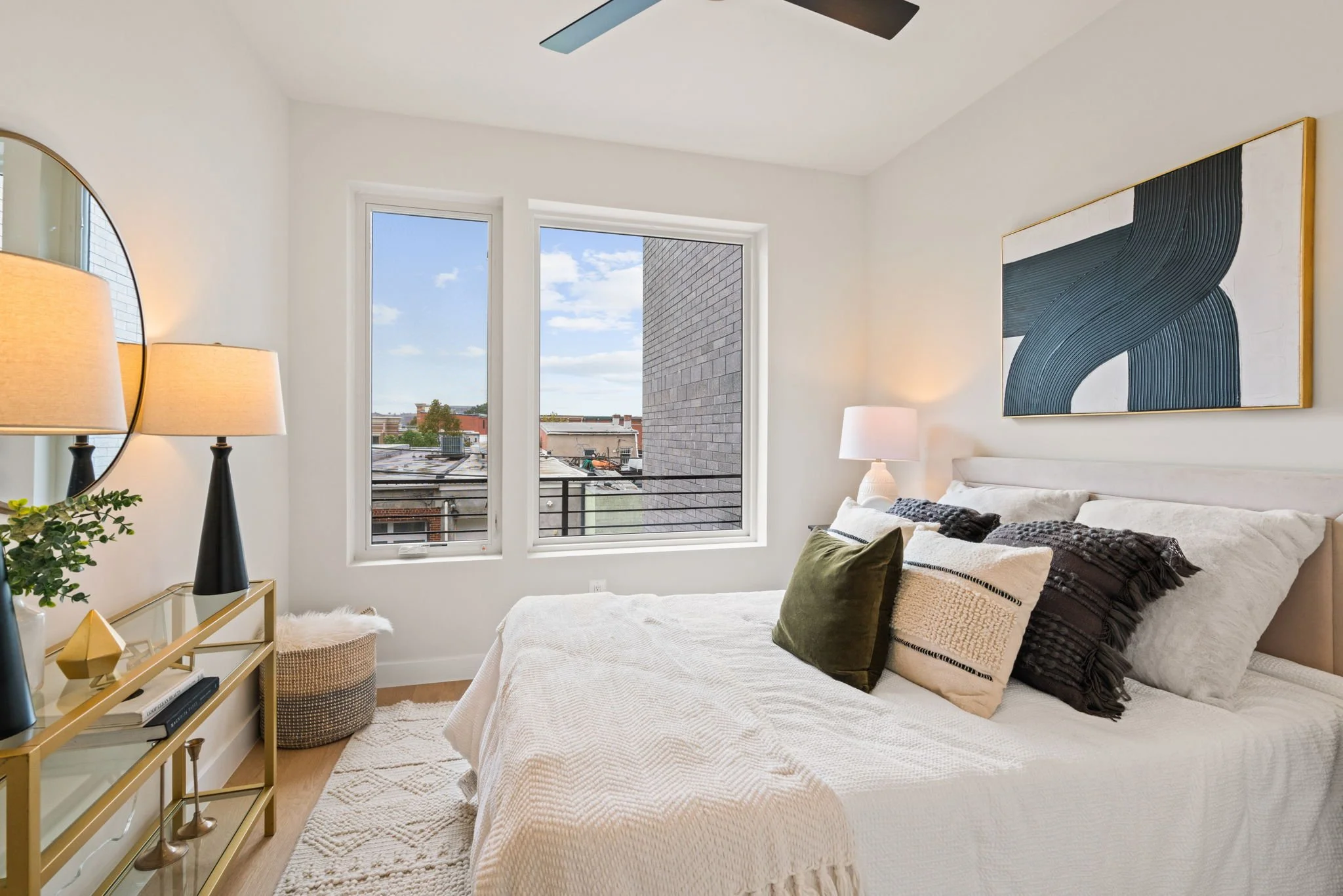 26-web-or-mls-733 8th St SE #202 - 0026.jpg