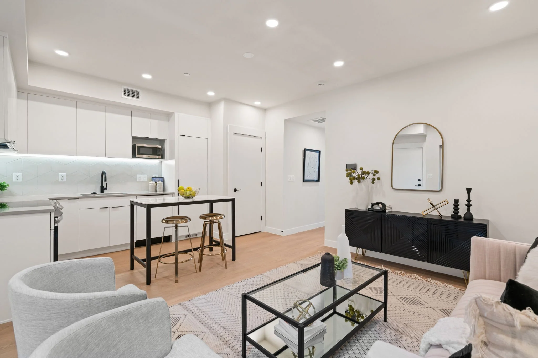 2-web-or-mls-733 8th St SE #202 - 0002.jpg