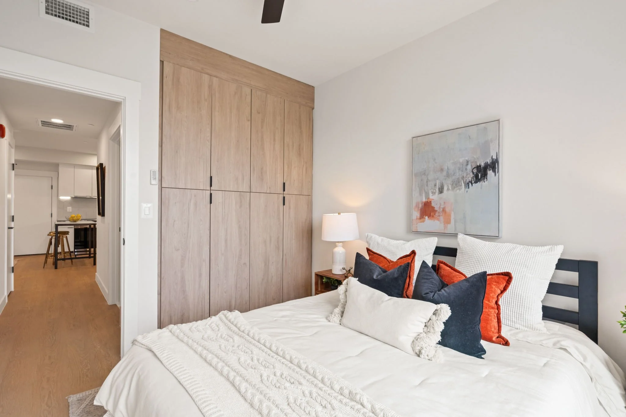 20-web-or-mls-733 8th St SE #202 - 0020.jpg