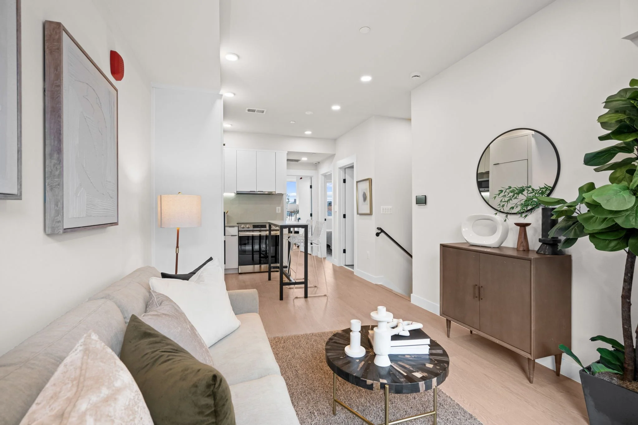 13-web-or-mls-733 8th St SE #301 - 0013.jpg