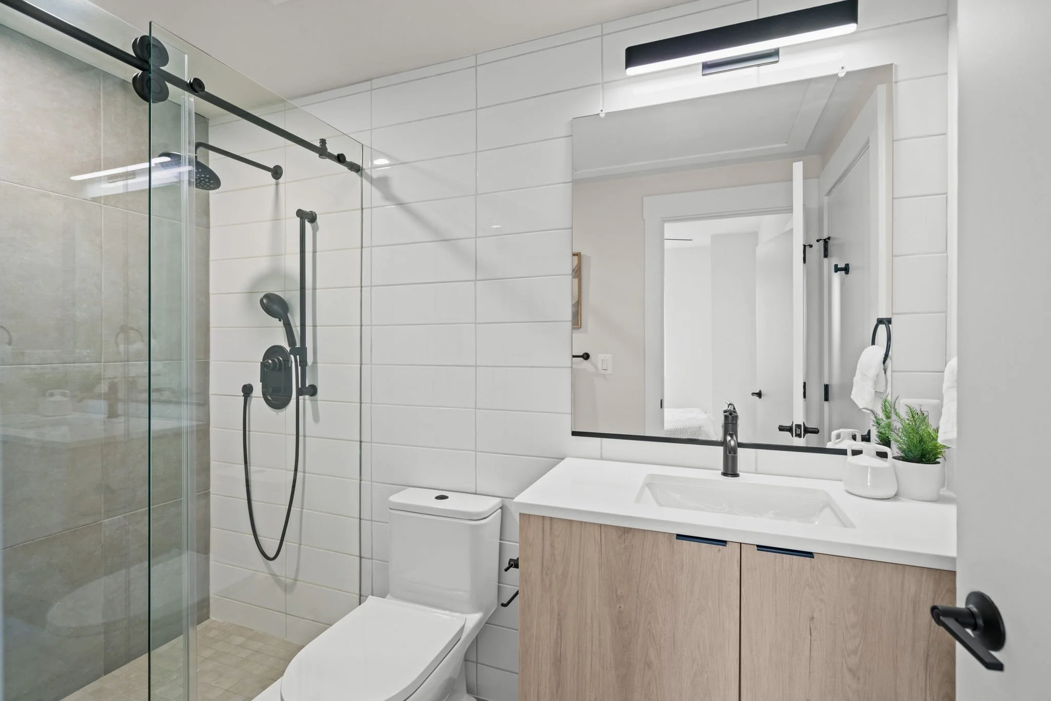 32-web-or-mls-733 8th St SE #301 - 0032.jpg