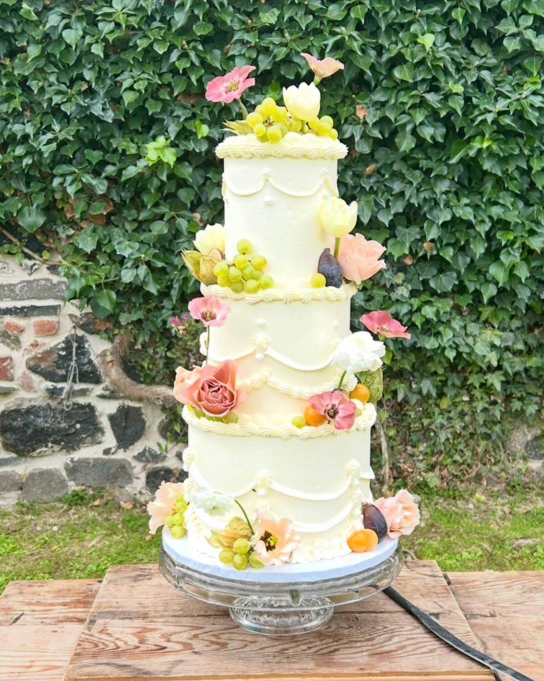 bespoke cake design studio for weddings ni