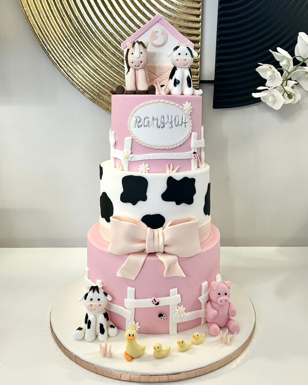 luxury cake design for couples planning their wedding