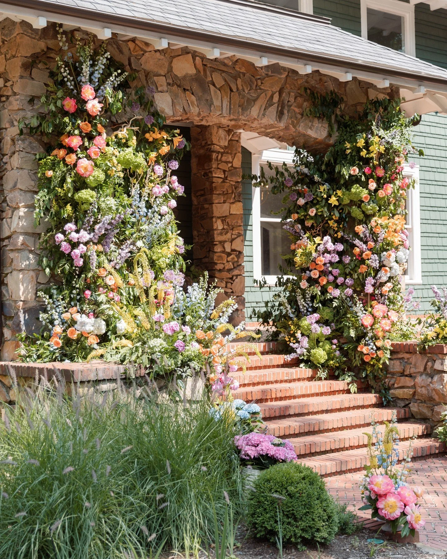 🌷We are still dreaming about this floral install! We are so excited to back in the swing of things and see all of the amazing designs yet to come! 
Inquire within our website to get more information to host your next celebration with us!
-
Photograp