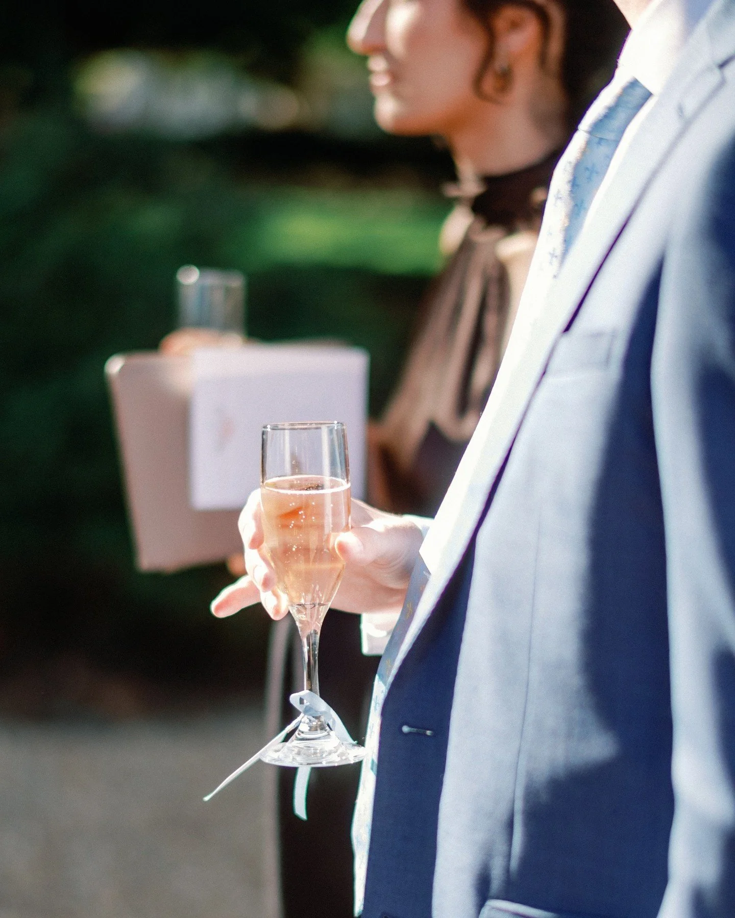 🥂Pre-Ceremony Beverage Station: A great way to greet your guests as they arrive for the ceremony!
-
Planner @Jackiefogartieevents
Caterer: @bestimpressionscaterers
-
#thevanlandinghamestate #VLE #historicvenue #charlottencvenue #weddingvenue #eventv