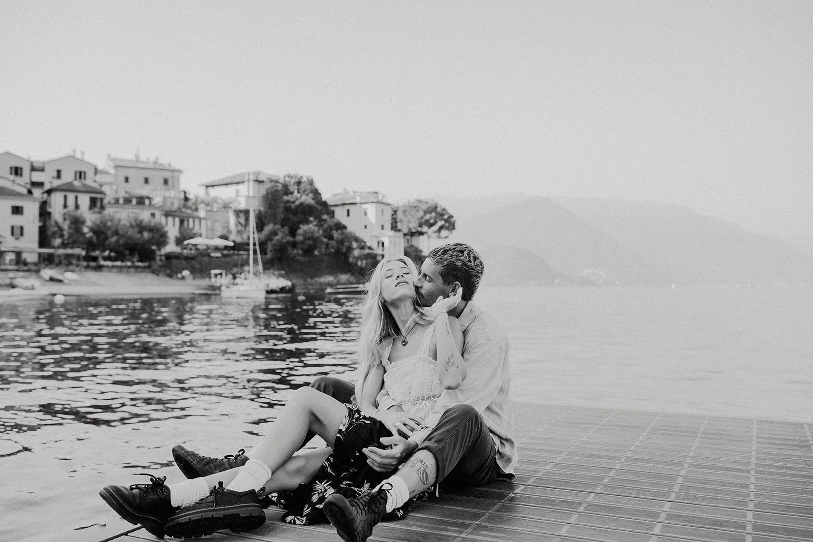 sunrise couples session in varenna, lake como couples session, lake como wedding photographer, lake como engagement photos, varenna wedding photographer, varenna engagement photos