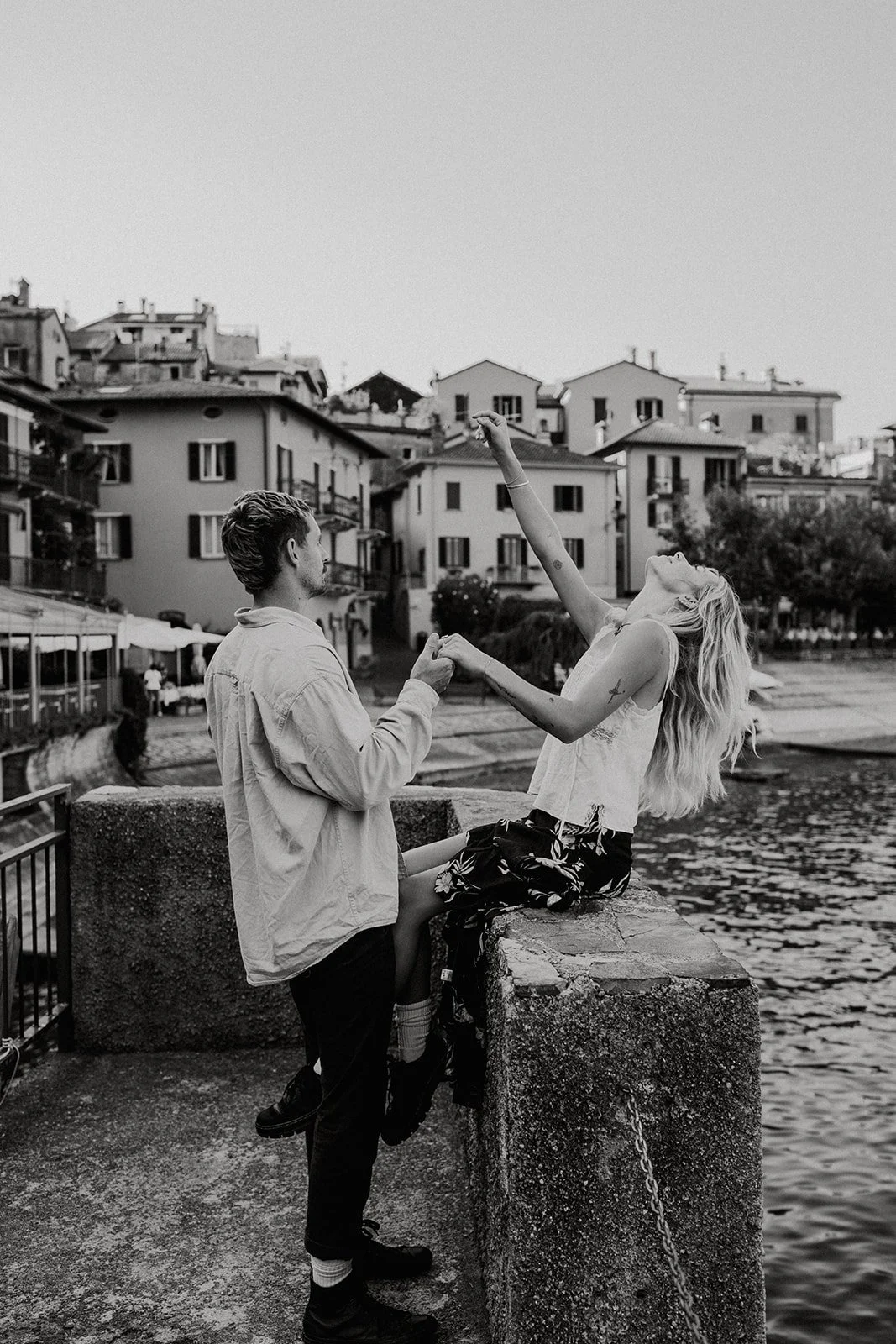 sunrise couples session in varenna, lake como couples session, lake como wedding photographer, lake como engagement photos, varenna wedding photographer, varenna engagement photos