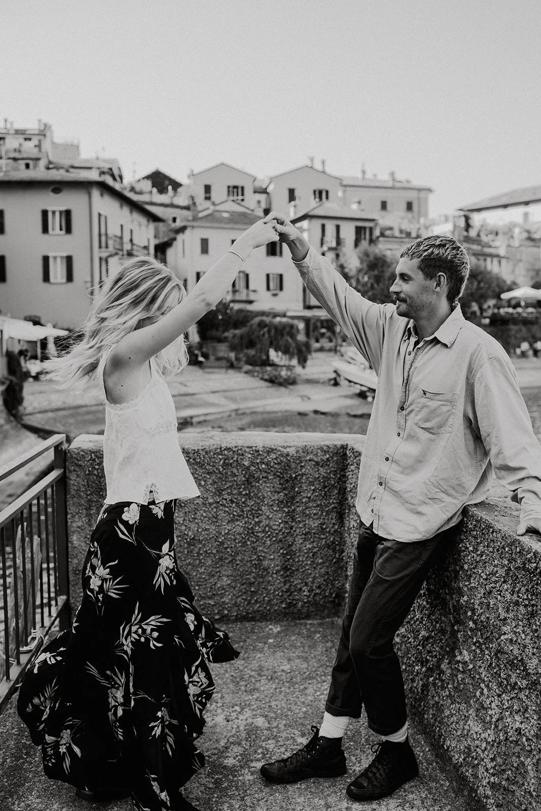 sunrise couples session in varenna, lake como couples session, lake como wedding photographer, lake como engagement photos, varenna wedding photographer, varenna engagement photos