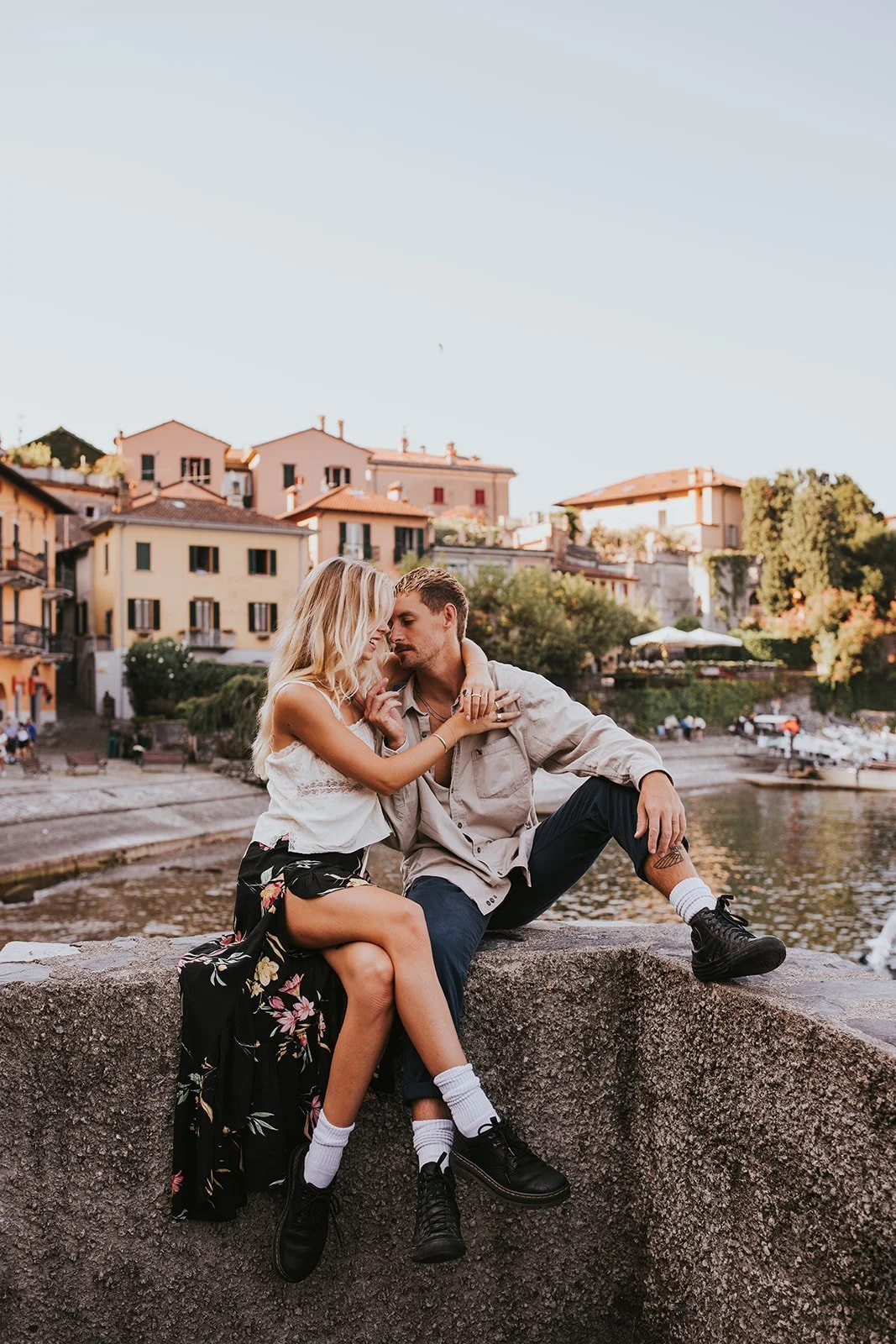 sunrise couples session in varenna, lake como couples session, lake como wedding photographer, lake como engagement photos, varenna wedding photographer, varenna engagement photos