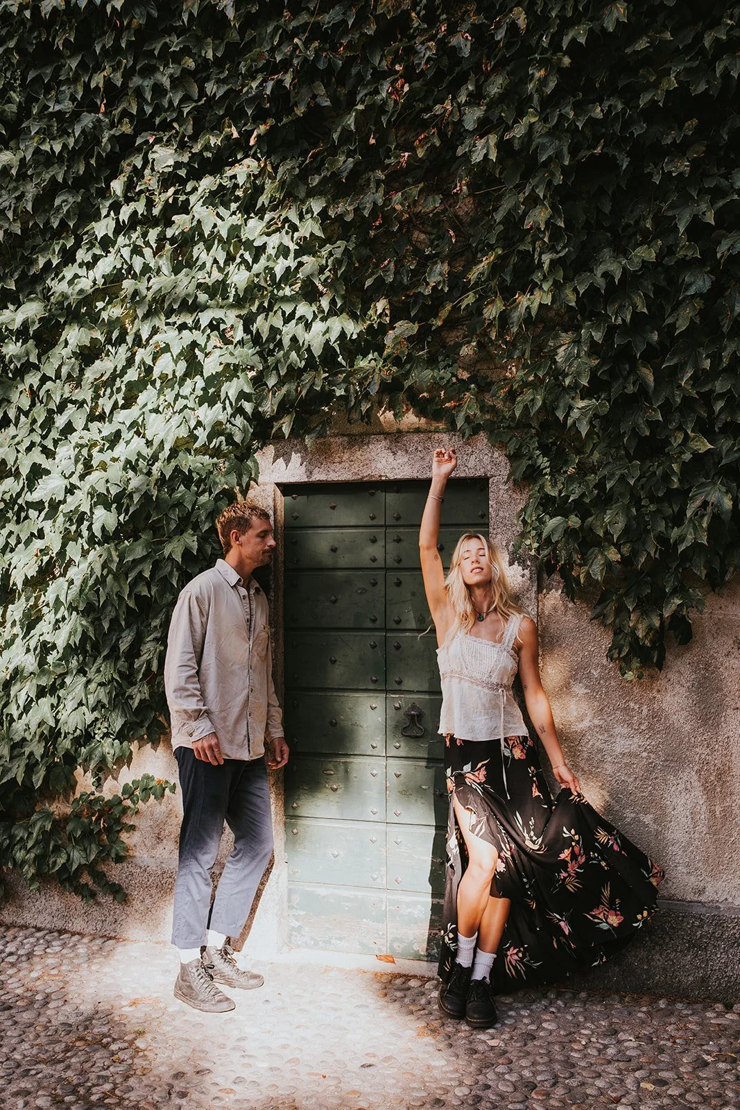 sunrise couples session in varenna, lake como couples session, lake como wedding photographer, lake como engagement photos, varenna wedding photographer, varenna engagement photos
