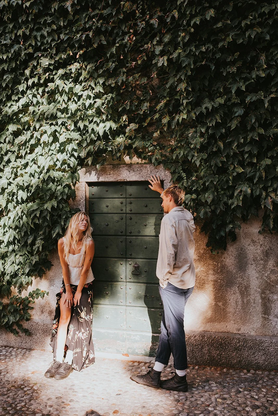 sunrise couples session in varenna, lake como couples session, lake como wedding photographer, lake como engagement photos, varenna wedding photographer, varenna engagement photos