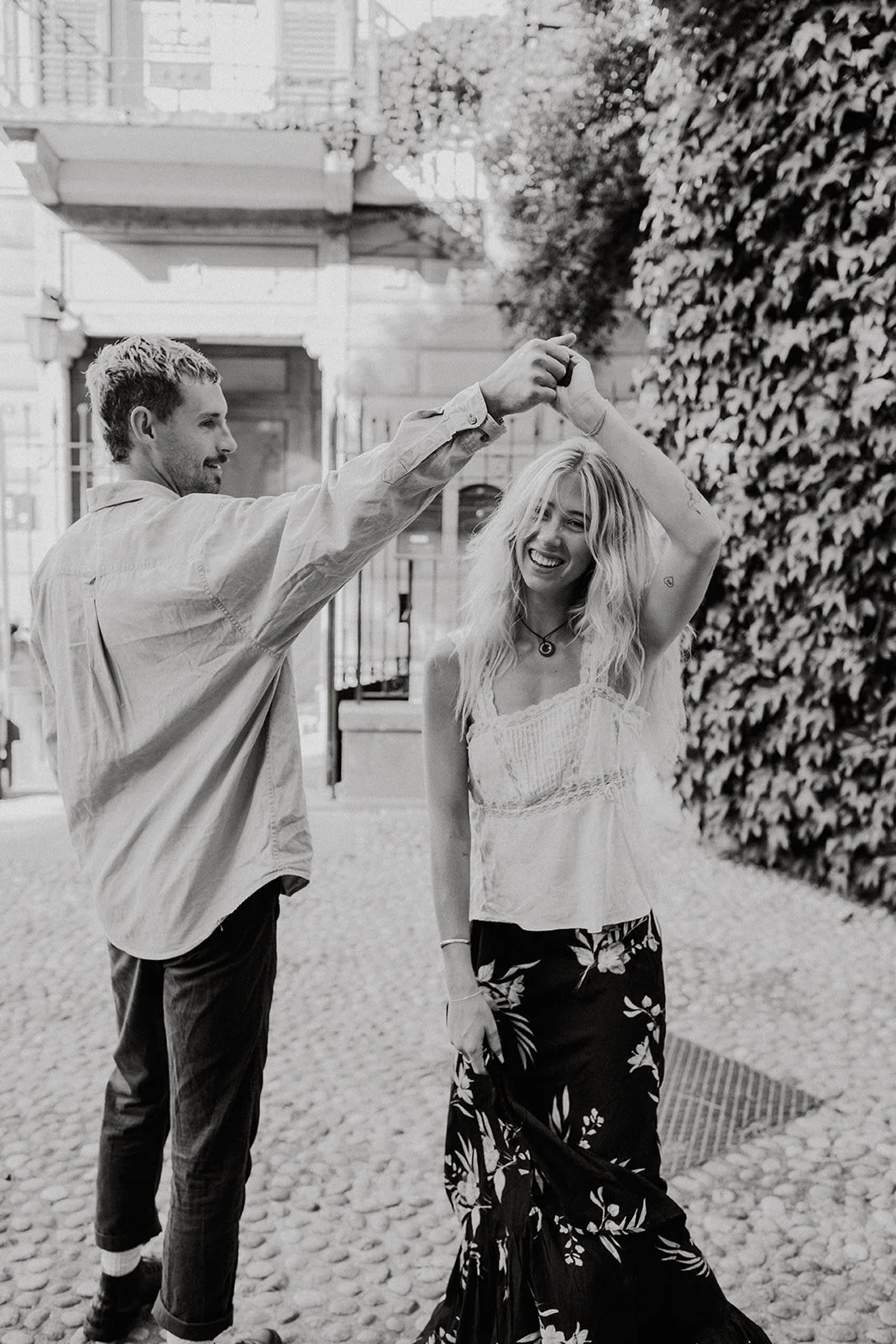 sunrise couples session in varenna, lake como couples session, lake como wedding photographer, lake como engagement photos, varenna wedding photographer, varenna engagement photos