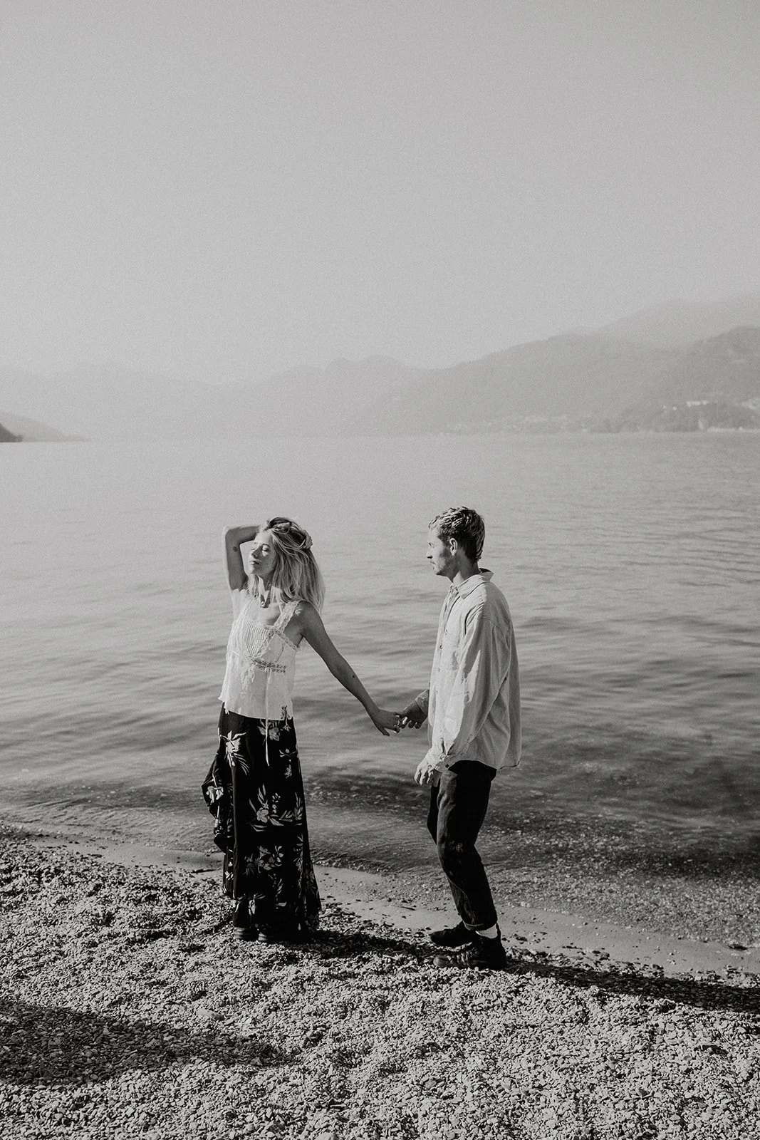 sunrise couples session in varenna, lake como couples session, lake como wedding photographer, lake como engagement photos, varenna wedding photographer, varenna engagement photos