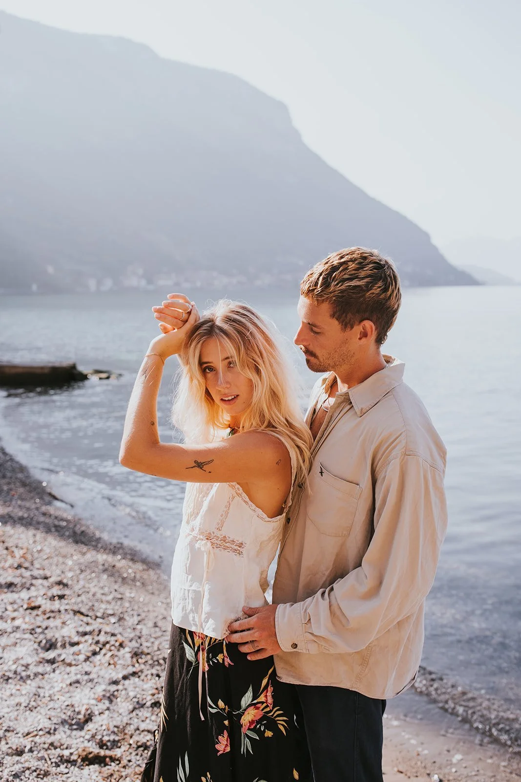 sunrise couples session in varenna, lake como couples session, lake como wedding photographer, lake como engagement photos, varenna wedding photographer, varenna engagement photos