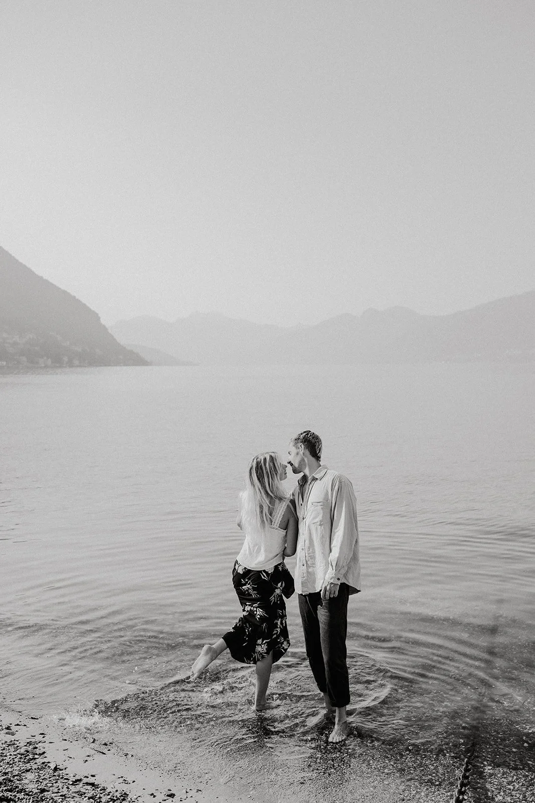 sunrise couples session in varenna, lake como couples session, lake como wedding photographer, lake como engagement photos, varenna wedding photographer, varenna engagement photos