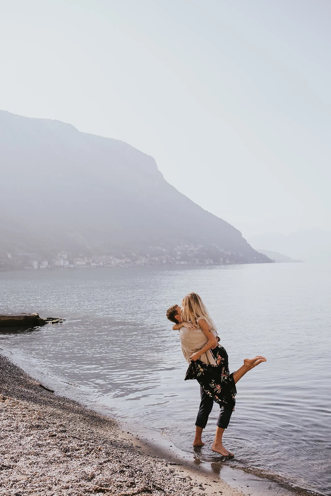 sunrise couples session in varenna, lake como couples session, lake como wedding photographer, lake como engagement photos, varenna wedding photographer, varenna engagement photos