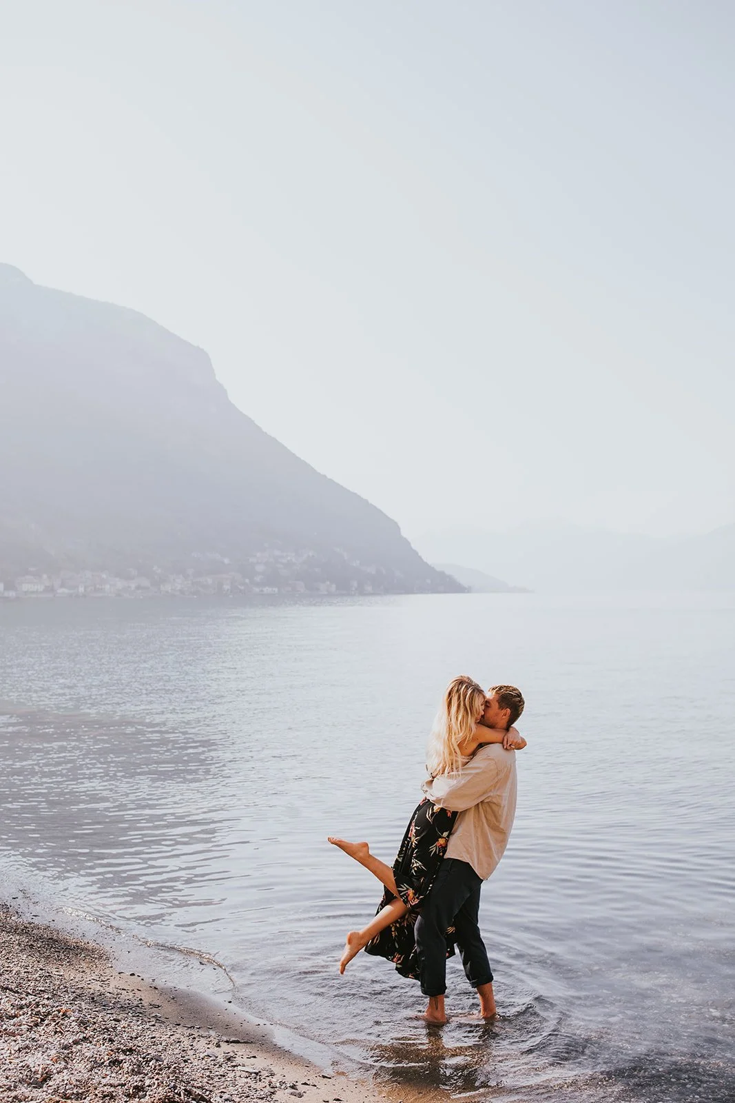 sunrise couples session in varenna, lake como couples session, lake como wedding photographer, lake como engagement photos, varenna wedding photographer, varenna engagement photos