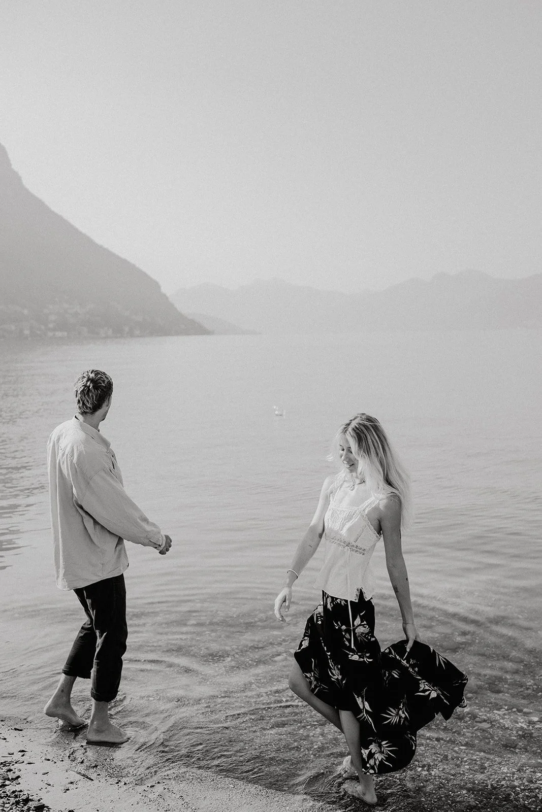 sunrise couples session in varenna, lake como couples session, lake como wedding photographer, lake como engagement photos, varenna wedding photographer, varenna engagement photos