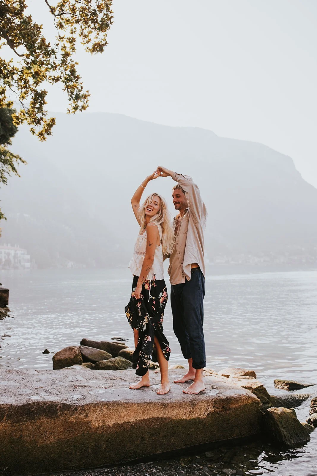 sunrise couples session in varenna, lake como couples session, lake como wedding photographer, lake como engagement photos, varenna wedding photographer, varenna engagement photos