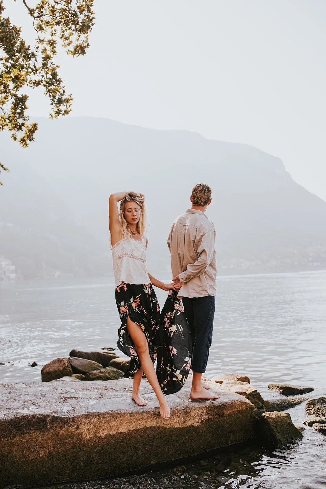 sunrise couples session in varenna, lake como couples session, lake como wedding photographer, lake como engagement photos, varenna wedding photographer, varenna engagement photos