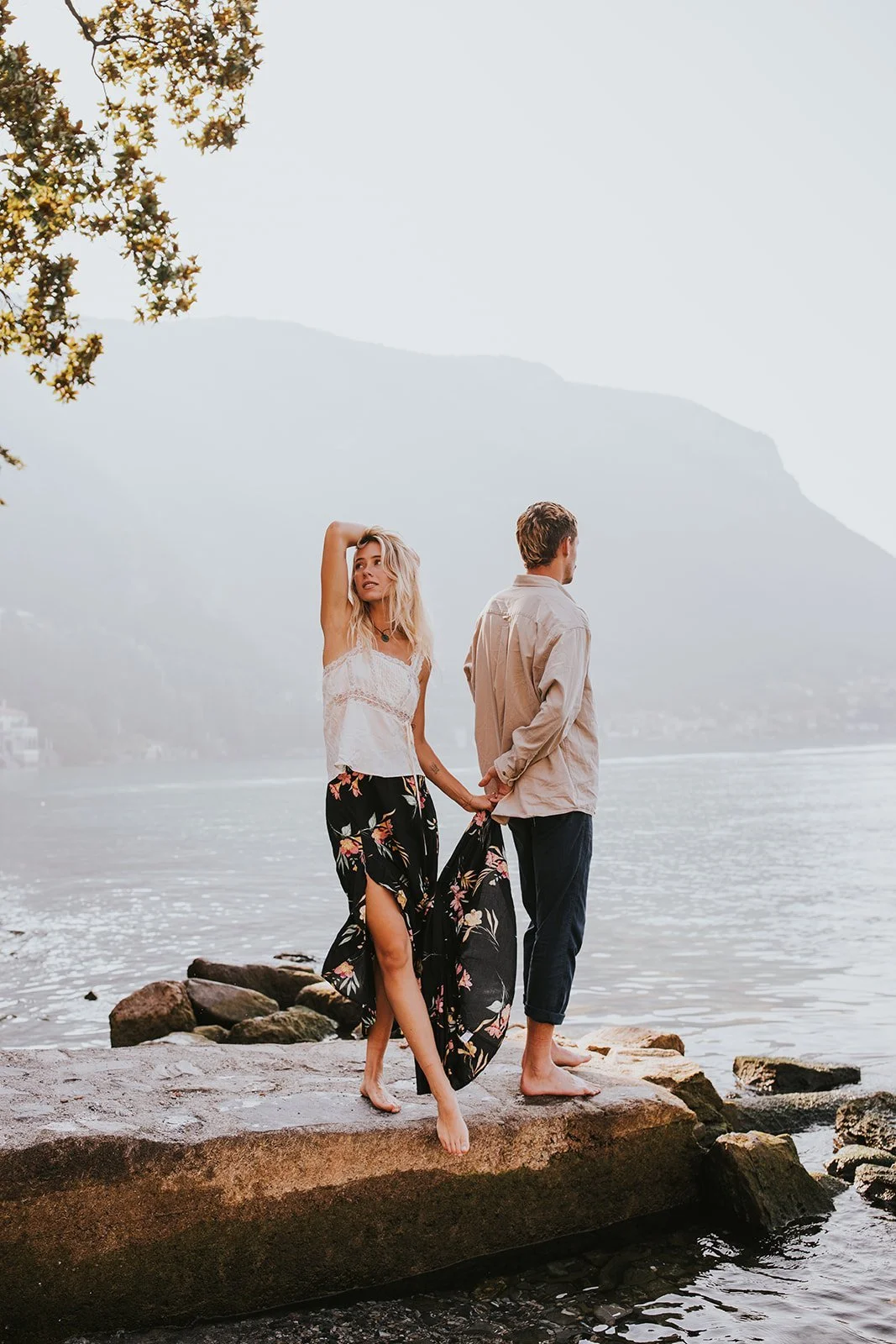 sunrise couples session in varenna, lake como couples session, lake como wedding photographer, lake como engagement photos, varenna wedding photographer, varenna engagement photos