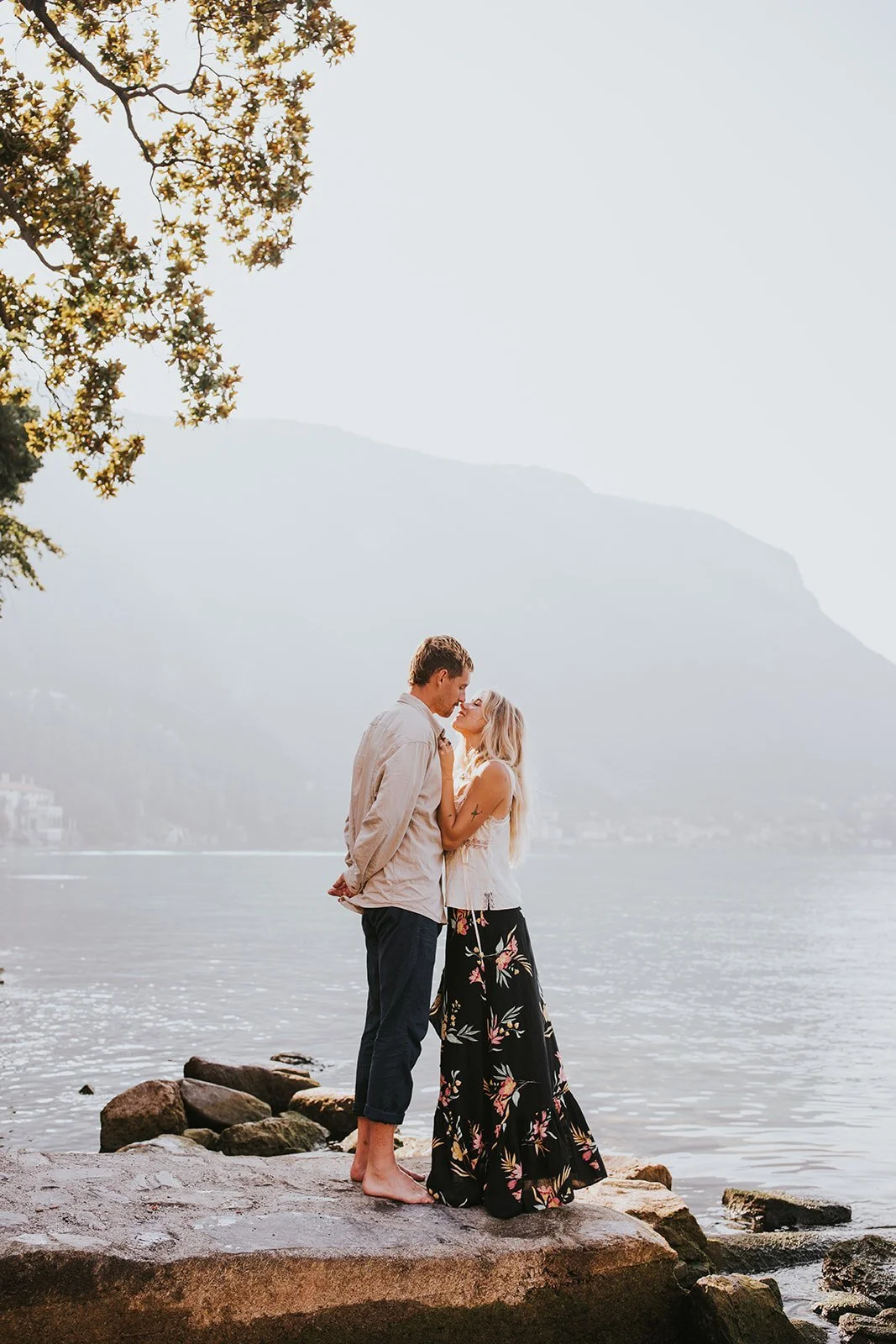 sunrise couples session in varenna, lake como couples session, lake como wedding photographer, lake como engagement photos, varenna wedding photographer, varenna engagement photos