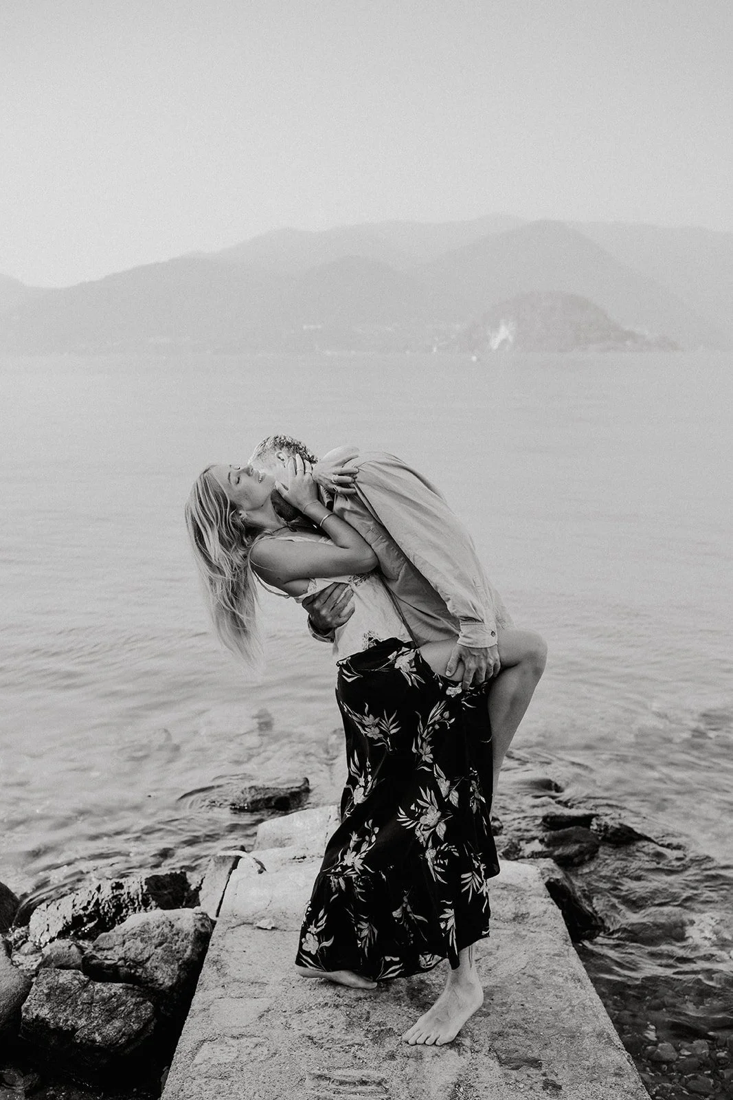 sunrise couples session in varenna, lake como couples session, lake como wedding photographer, lake como engagement photos, varenna wedding photographer, varenna engagement photos