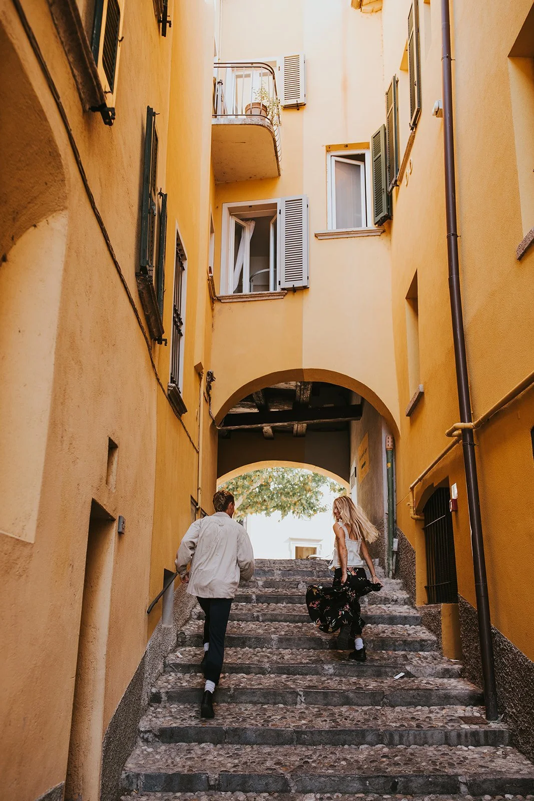 sunrise couples session in varenna, lake como couples session, lake como wedding photographer, lake como engagement photos, varenna wedding photographer, varenna engagement photos