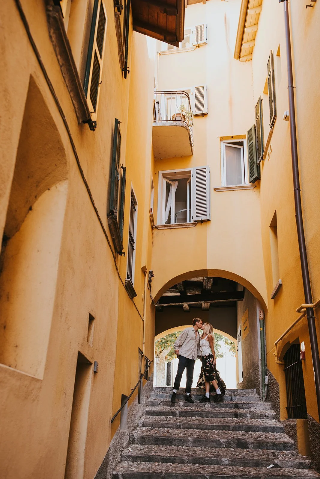 sunrise couples session in varenna, lake como couples session, lake como wedding photographer, lake como engagement photos, varenna wedding photographer, varenna engagement photos