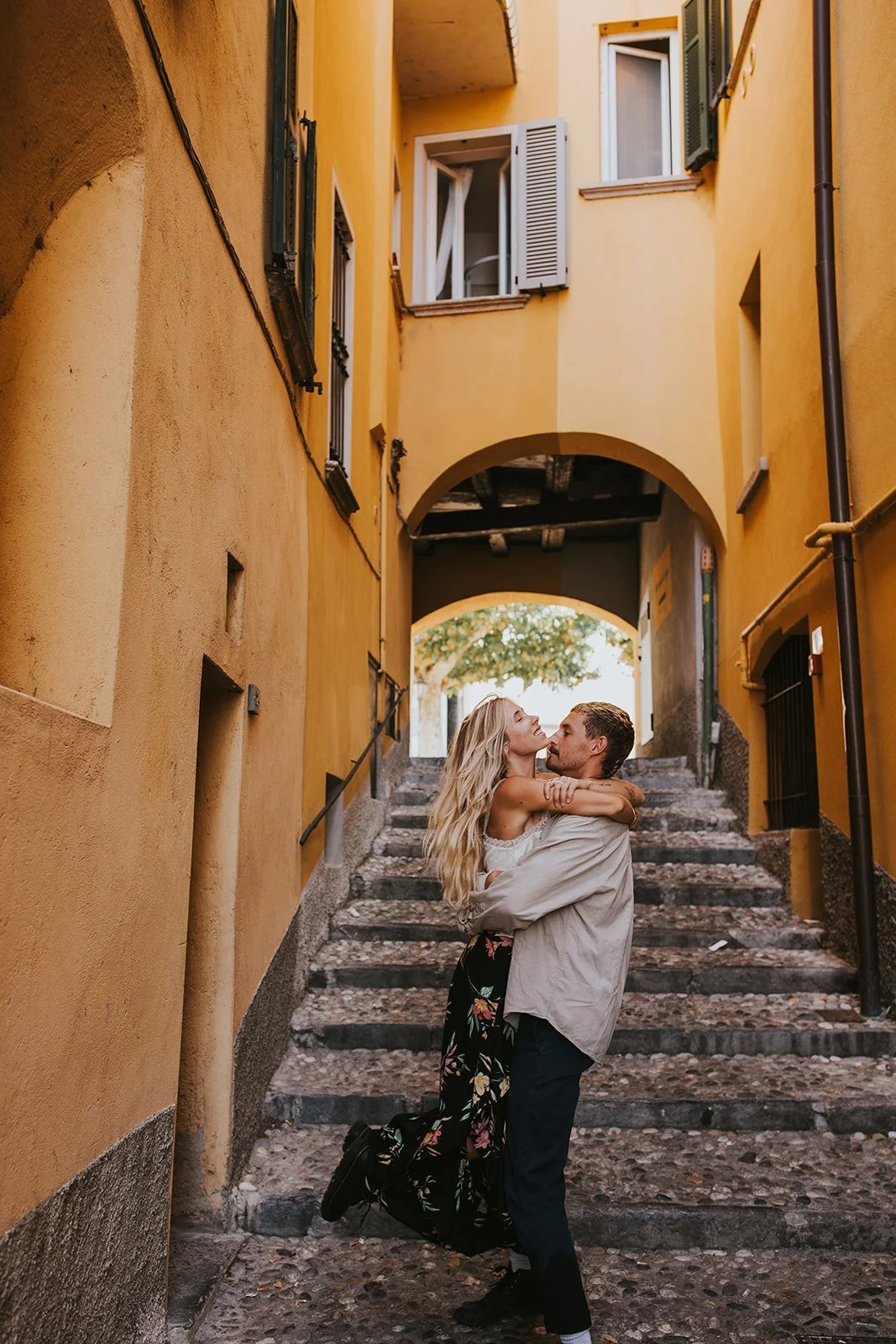 sunrise couples session in varenna, lake como couples session, lake como wedding photographer, lake como engagement photos, varenna wedding photographer, varenna engagement photos
