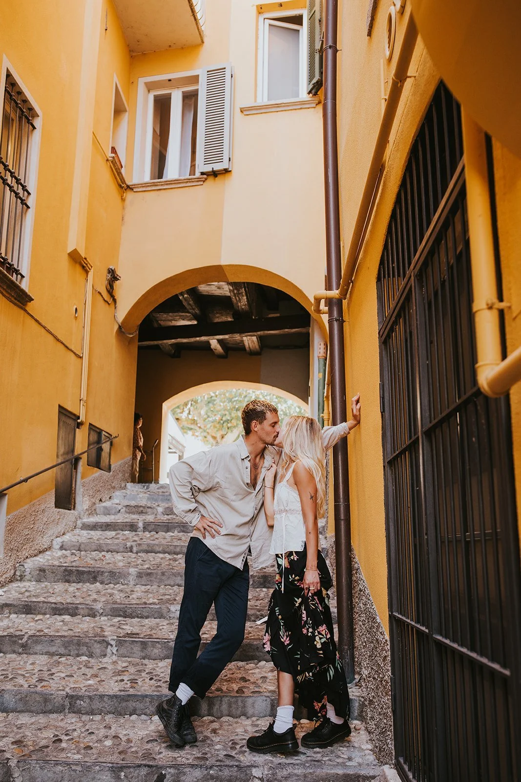 sunrise couples session in varenna, lake como couples session, lake como wedding photographer, lake como engagement photos, varenna wedding photographer, varenna engagement photos
