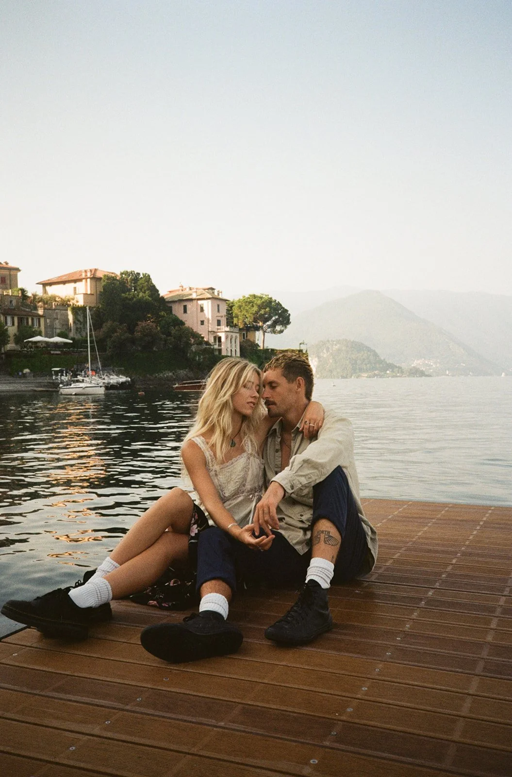 sunrise couples session in varenna, lake como couples session, lake como wedding photographer, lake como engagement photos, varenna wedding photographer, varenna engagement photos