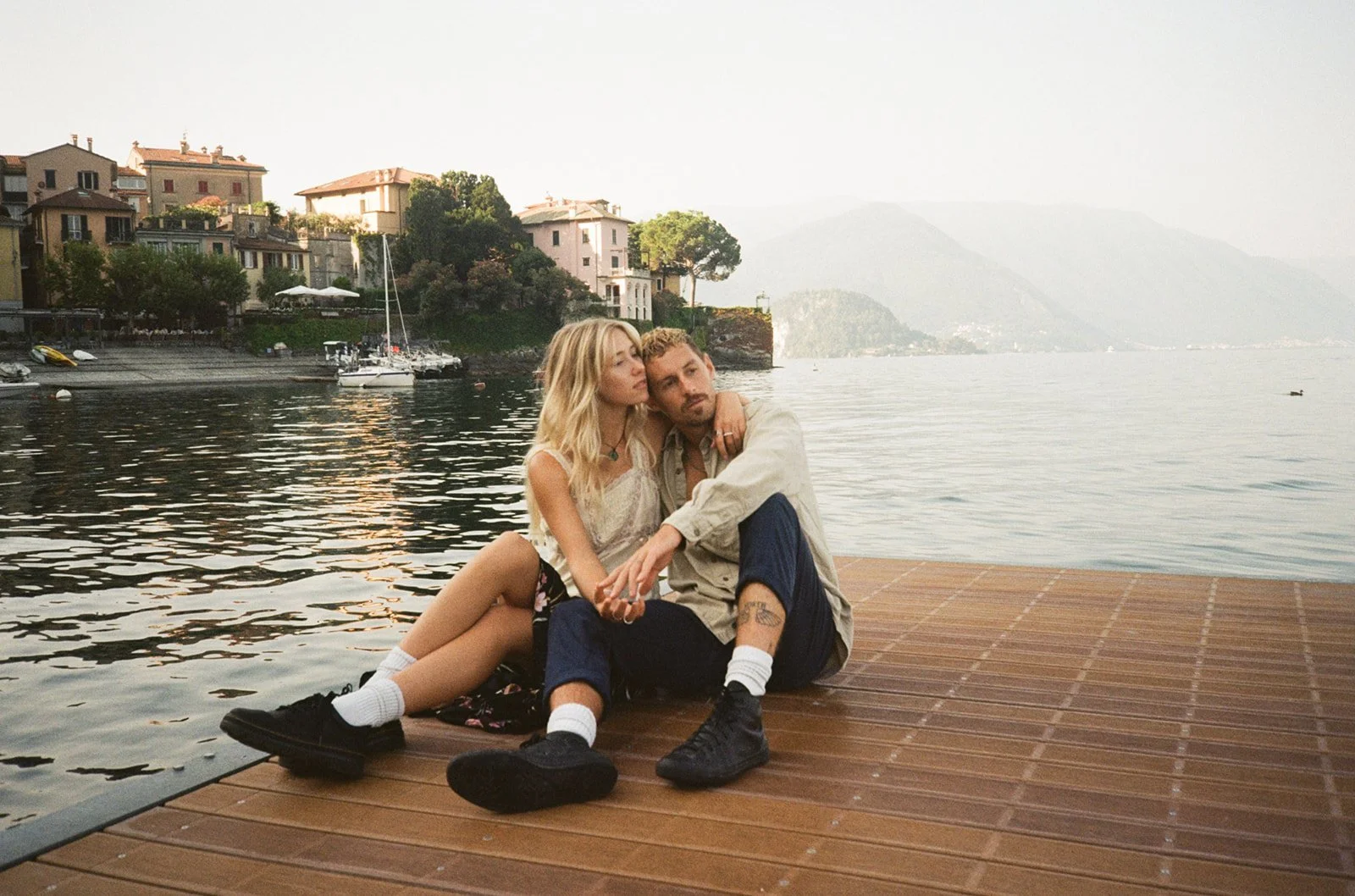 sunrise couples session in varenna, lake como couples session, lake como wedding photographer, lake como engagement photos, varenna wedding photographer, varenna engagement photos