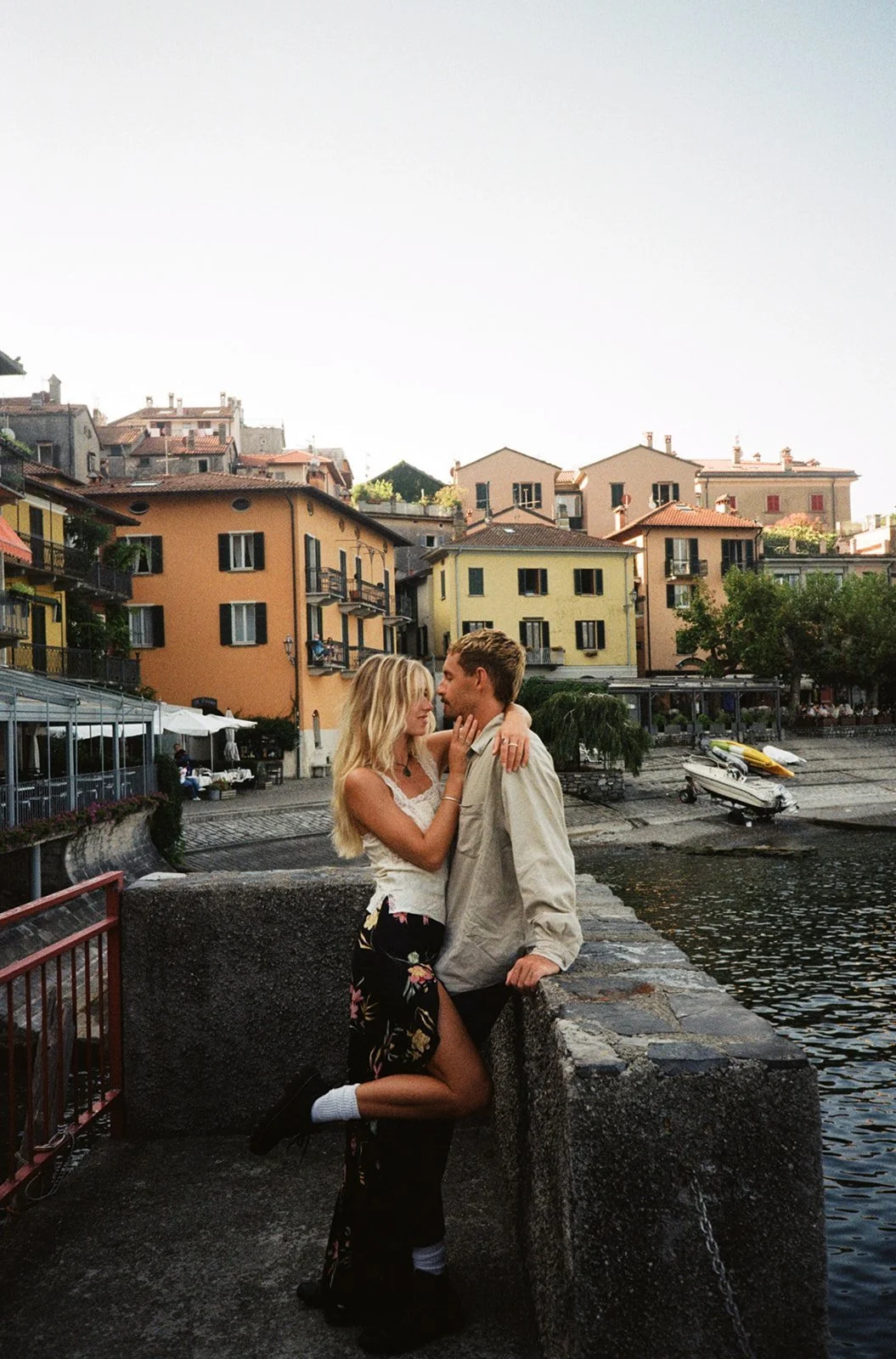 sunrise couples session in varenna, lake como couples session, lake como wedding photographer, lake como engagement photos, varenna wedding photographer, varenna engagement photos