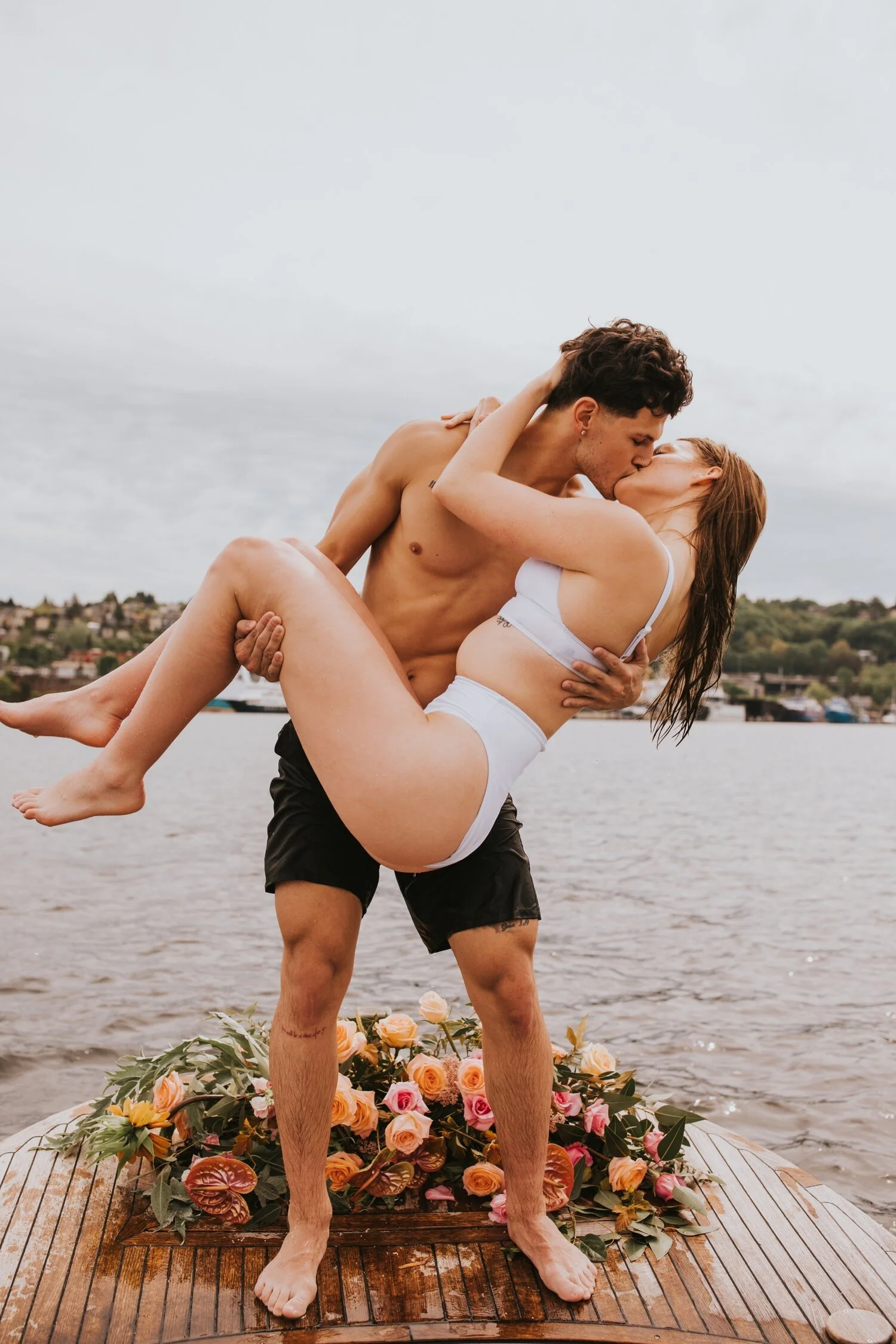 seattle engagement session, hot tub boat, seattle wedding photographer, hudson valley wedding photographer, new york wedding photographer, seattle couples session, seattle hot tub boat