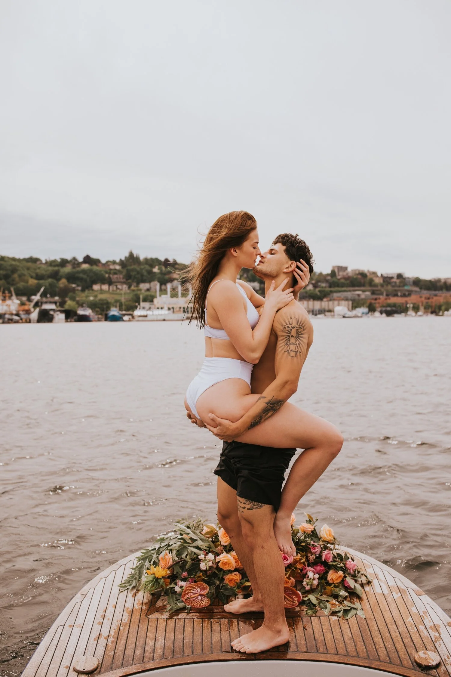 seattle engagement session, hot tub boat, seattle wedding photographer, hudson valley wedding photographer, new york wedding photographer, seattle couples session, seattle hot tub boat