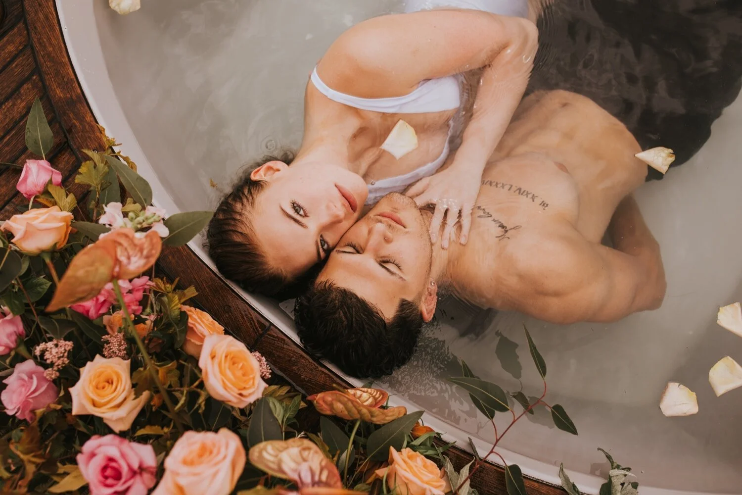 seattle engagement session, hot tub boat, seattle wedding photographer, hudson valley wedding photographer, new york wedding photographer, seattle couples session, seattle hot tub boat