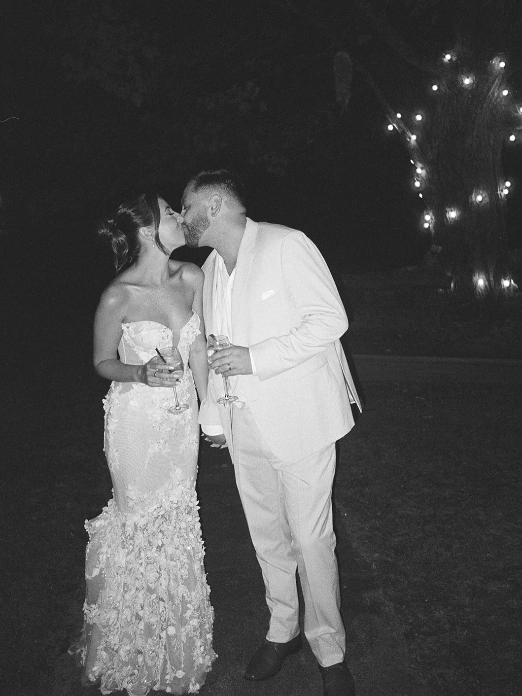 Heading into another wedding weekend tomorrow! For now - enjoy looking at these two cuties✨