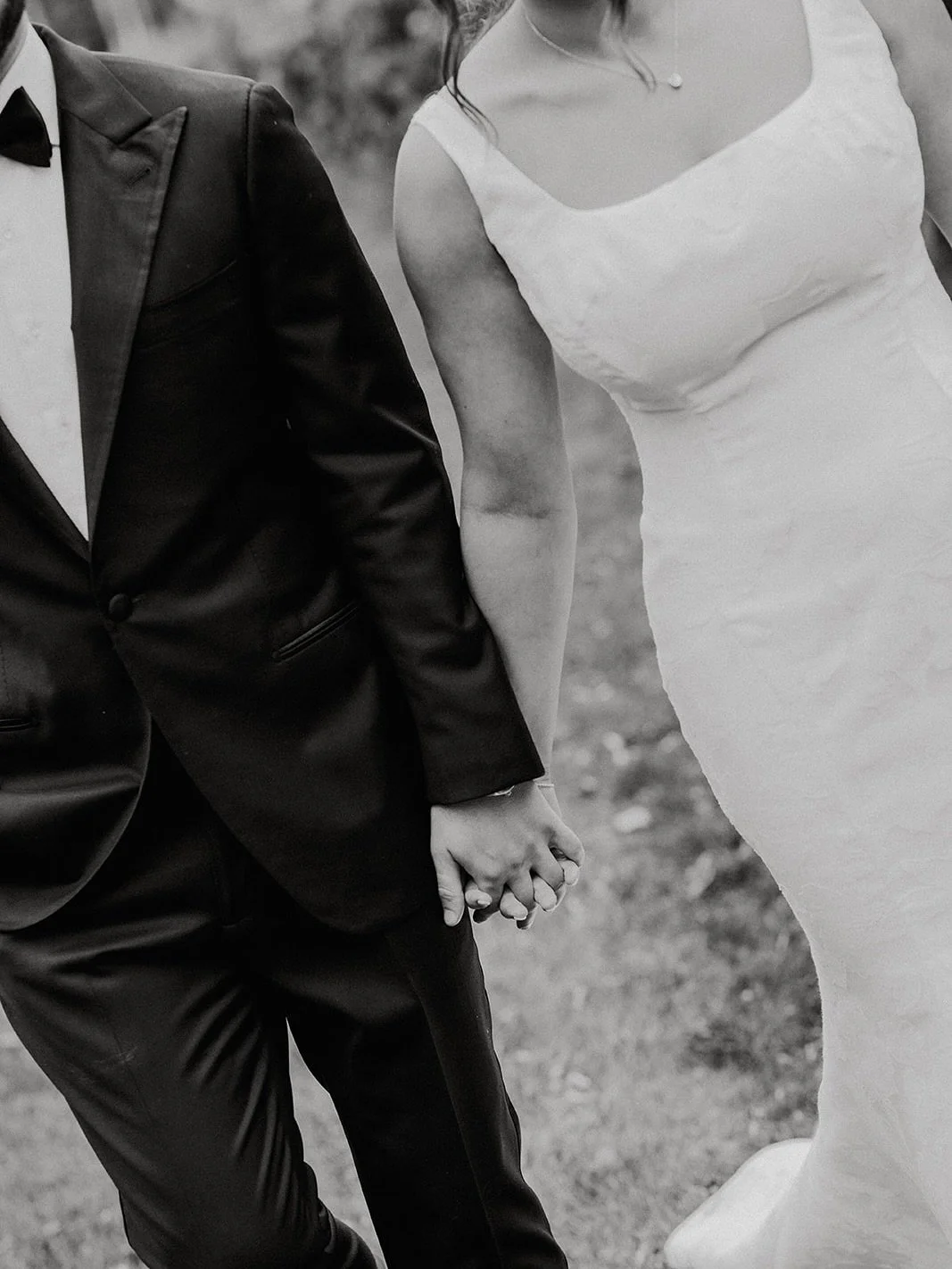A + J | Red Maple Vineyard

These two babes got married this past weekend! The rain held out for them to have their portraits and ceremony outside 👏🏼