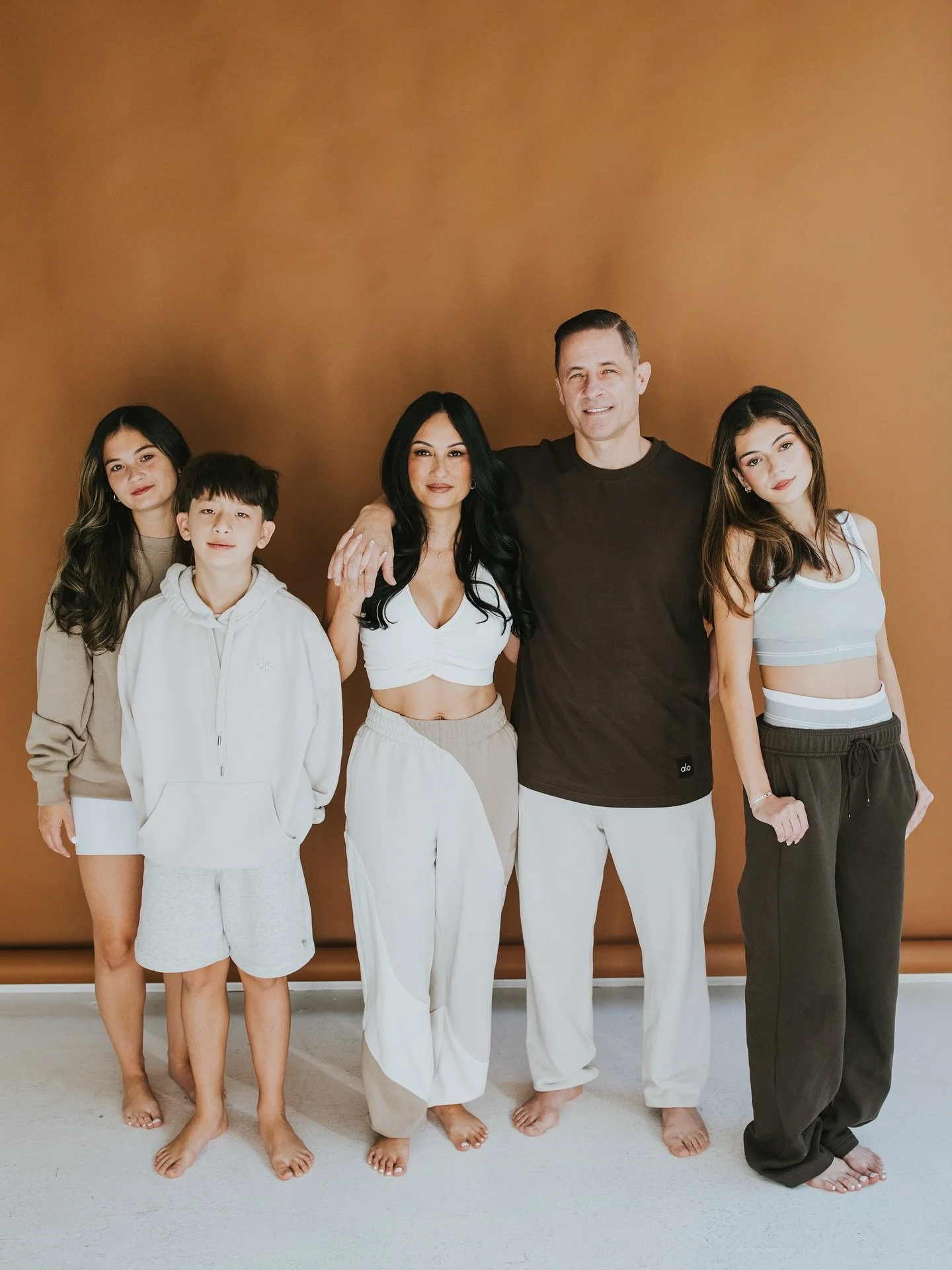 Finally sharing the family session of my dreams from last month! If you haven&rsquo;t seen the stories yet - this upcoming year I am NOT doing spring or summer minis. So instead I&rsquo;m offering a $200 discount on sessions booked from now through J