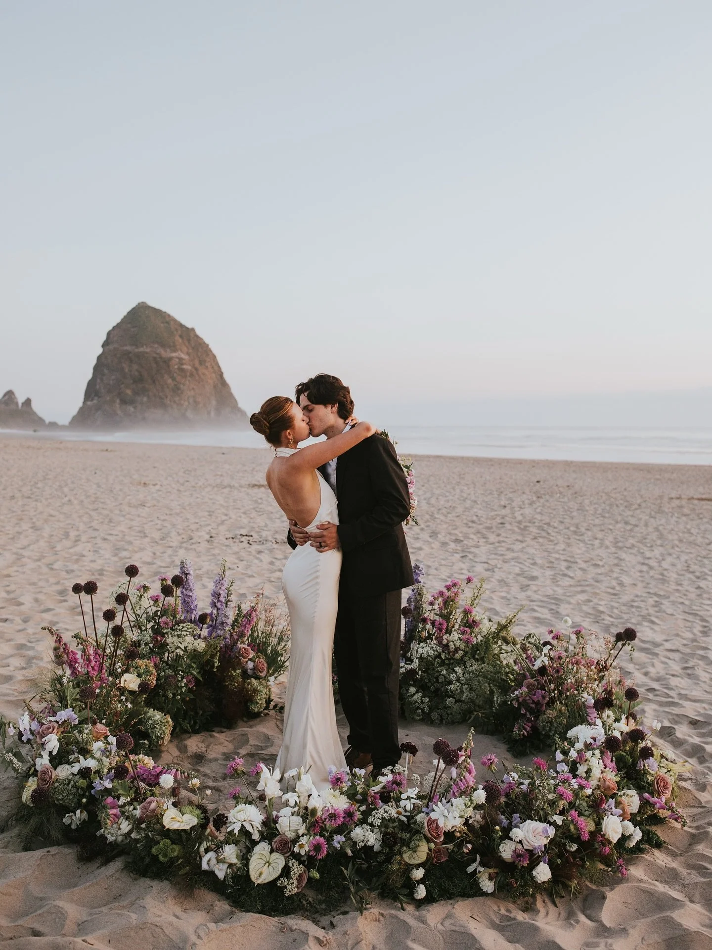 Heading back to Oregon in 6 short months! The workshop is halfway sold out. All emails have been answered, so check your spam folders! ✨

#styledshoot #styledshoots #styledshootworkshop #photographyworkshop #weddingphotographyworkshop #pnwweddingphot