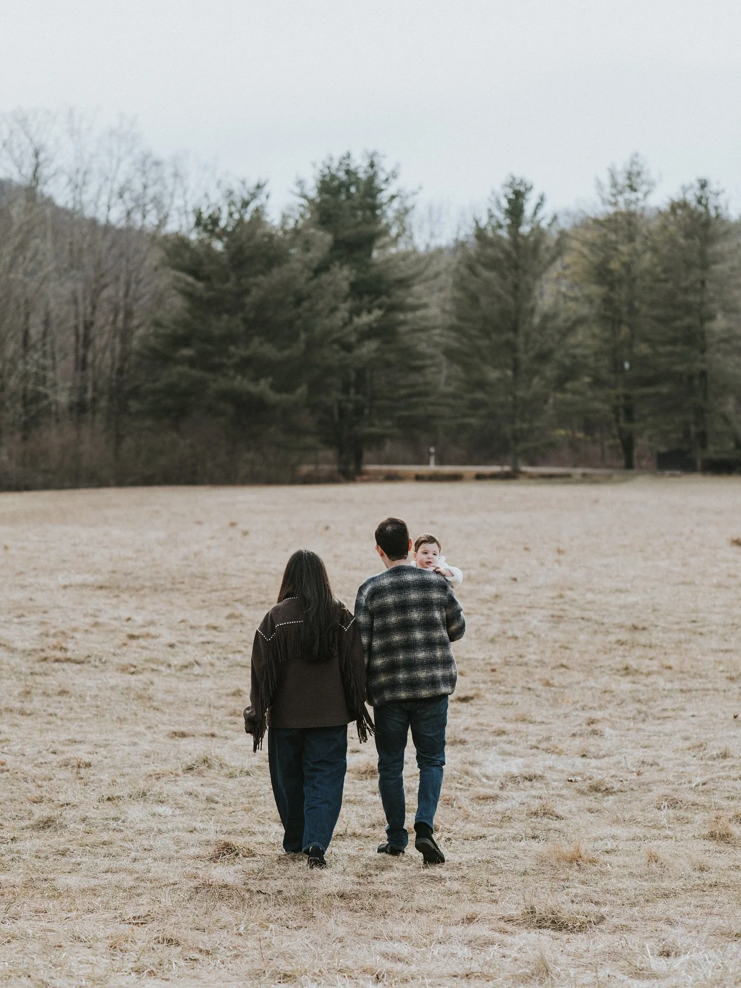 I have room for ONE more session this spring! As a reminder I will be off from June through August on maternity leave so the next opportunity is this fall! ✨