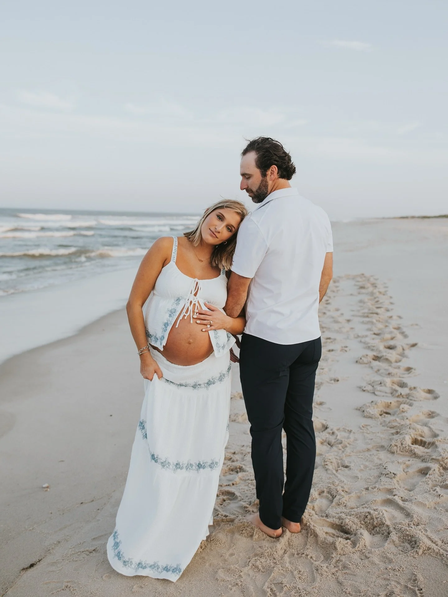 Mom + Dad 🔥🔥🔥

So many maternity sessions for my lovely wedding clients in the next few weeks. I absolutely LOVE getting to see my clients after the wedding and seeing all their families grow 🤍🥹