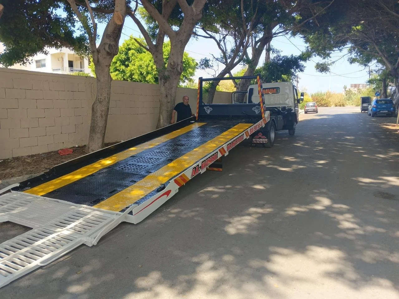 بلاطة لنقل السيارات الرياضية والفاخرة بأمان