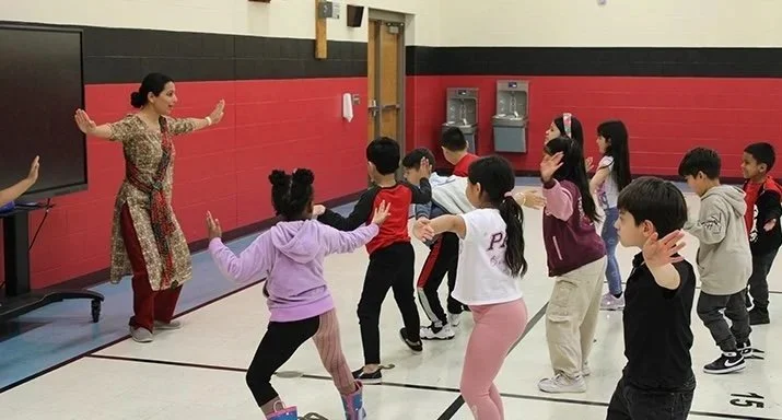 A student class led by Swarupa Bakre