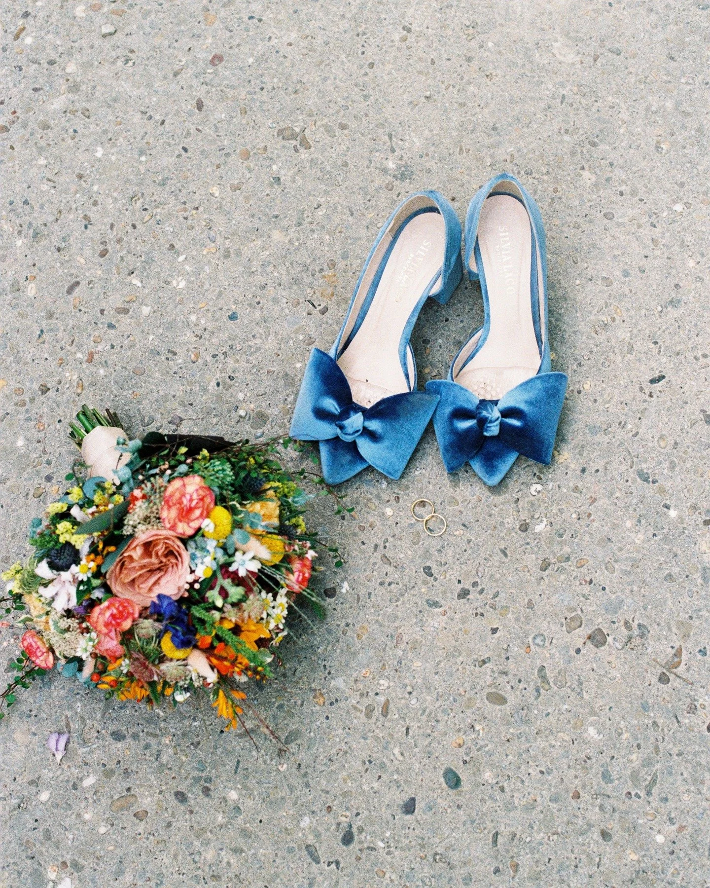 Wedding on Film. 📷🎉

Bei der Hochzeit von Marisa und Johannes hatte ich zum ersten Mal meine analoge Kamera im Gep&auml;ck und zwischendurch immer mal wieder Momente auf Film festgehalten.

Ich habe das Gef&uuml;hl, dass meine Leidenschaft f&uuml;r