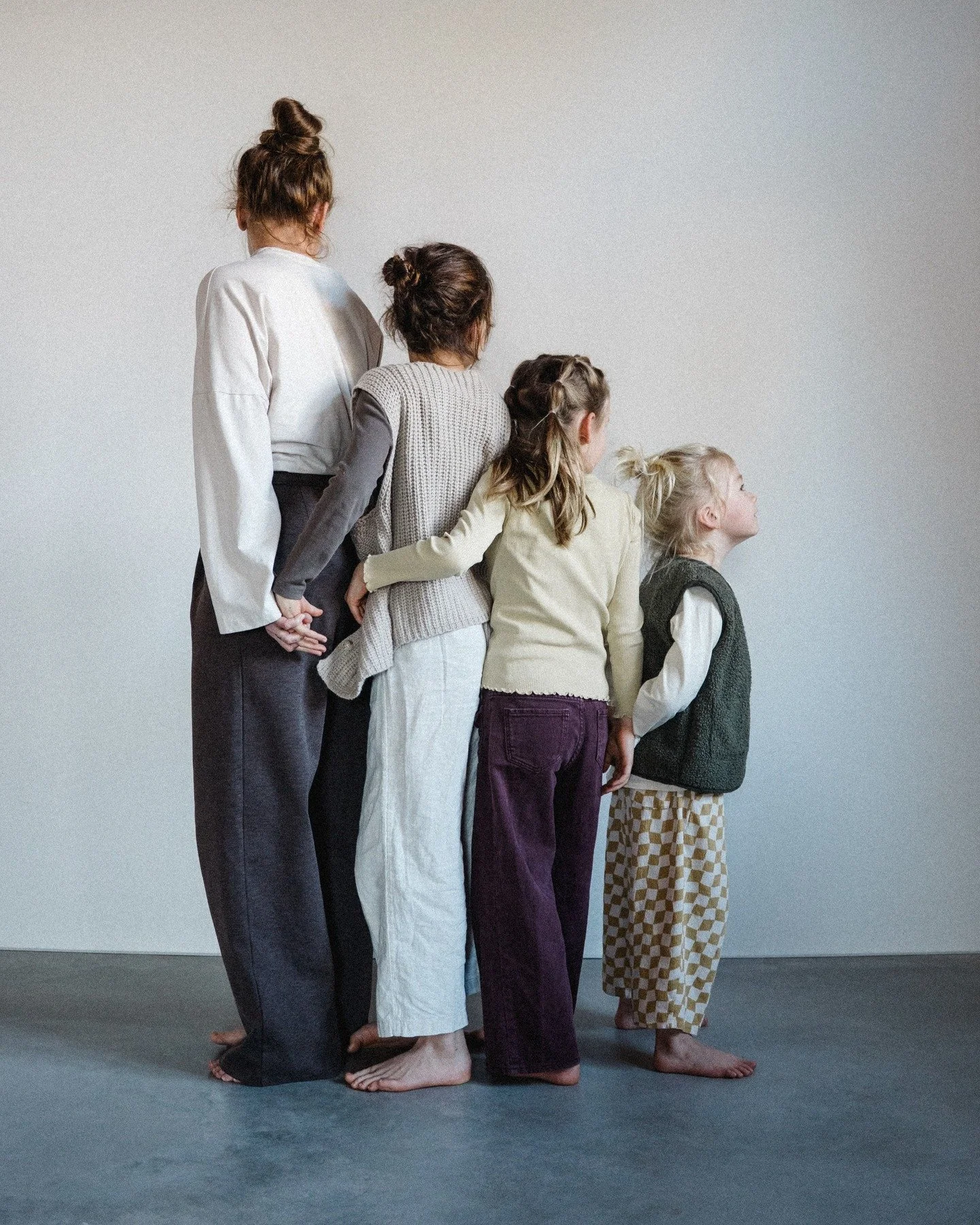 Brauche ich ein m&ouml;bliertes Studio? Brauche ich dieses und jenes, um meine Arbeit gut zu machen? Kann ich ohne riesengro&szlig;en Equipment-Koffer Familien fotografieren?

Letztendlich geht es doch darum, dass wir als Fotografinnen und Fotografen