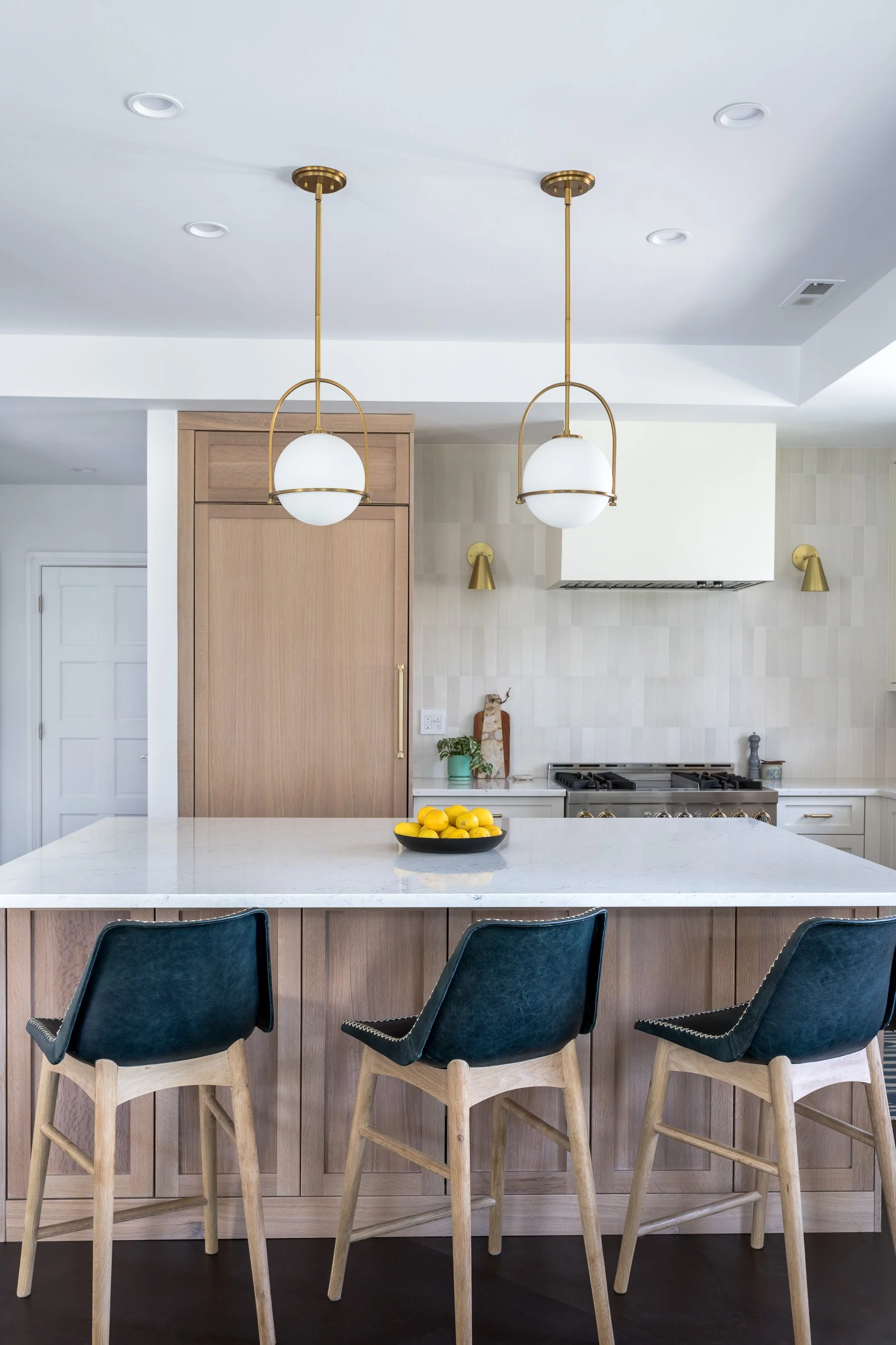 A light-filled hub for breakfast chats and homework scribbles, this updated island offers full 360° access and seats the whole crew in style. Clean lines, warm wood, and soft pendant lighting tie it all together.
