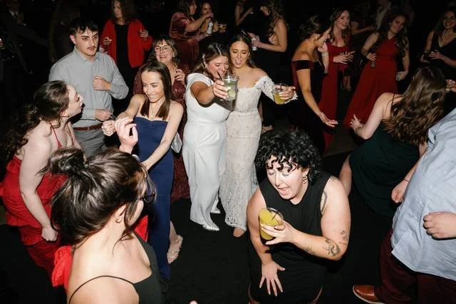 90s &amp; 00s Nostalgia: How to Curate the Ultimate Throwback Wedding Playlist