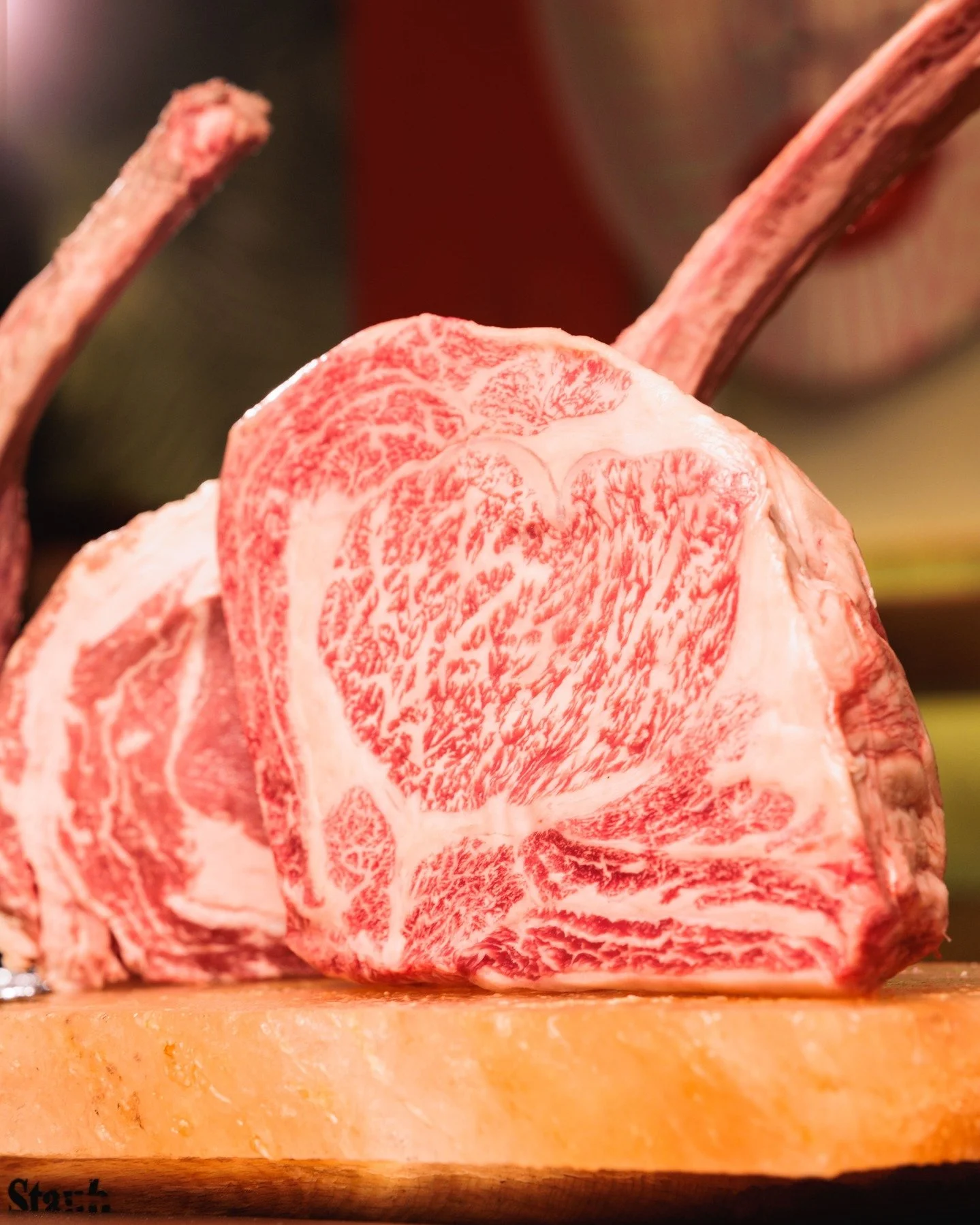 🔥 Marbling Masterpiece 🔥
Behold the art of beef &mdash; perfectly marbled, intensely rich, and unapologetically indulgent. This tomahawk isn't just a cut... it's an experience. 🥩💎
#WagyuWonder #MeatGoals #TomahawkTuesday #SteakArt #CarnivoreCravi